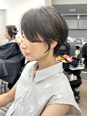大人かわいいアッシュカラーのマッシュショート！