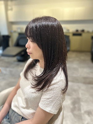 レイヤーカットグレージュミルクティーベージュセミロング