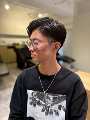センターパートフェードカットツーブロックセンター分け