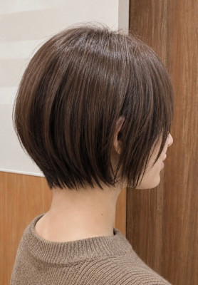 首元をすっきり見せる、丸みのあるショートボブ♪