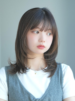 ミディアムレイヤー・ボブ/絶壁解消/20号代/３０代/長め 
