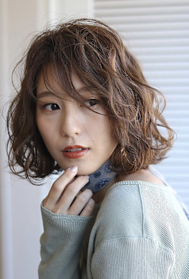 大人可愛い◎20代30代40代前髪パーマグレーベージュ