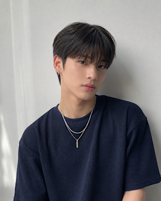 ナチュラルブラック×韓国風シースルーショートマッシュ