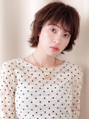 ミルクブラウンブリーチなしクラゲヘアハッシュウルフ30代