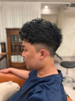 強い生え癖を活かす大人の似合わせ