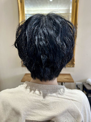 黒髪マッシュの波巻きアイロンアレンジ　