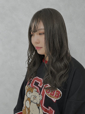 アッシュグレージュ