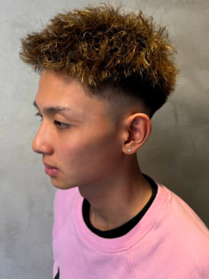 スパイキーショート フェード メンズベリーショート 刈り上げ