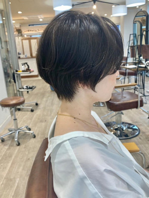 大人可愛い40代50代60代くびれショートボブ白髪ぼかし大鷲