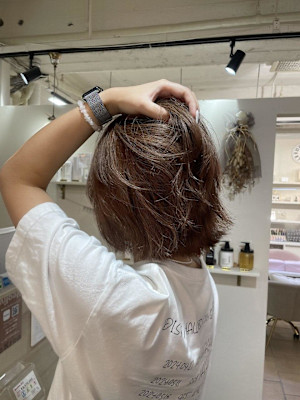 ブラウンカラー×切りっぱなしボブ