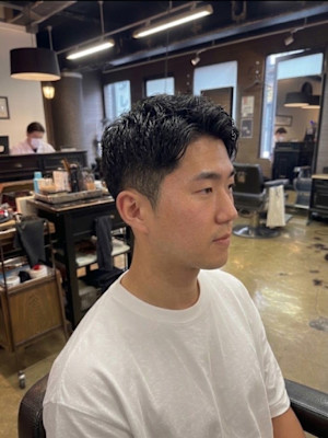 サイドパートローフェードミドルフェード無造作ヘアナードヘアツ