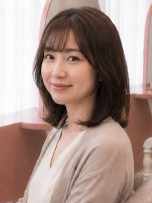 オリーブベージュ ブリーチなし ミディアム 顔周りレイヤー 