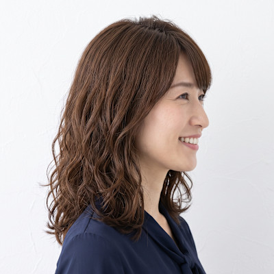 【40代】大人可愛いエアリーミディアムレイヤー/白髪対策