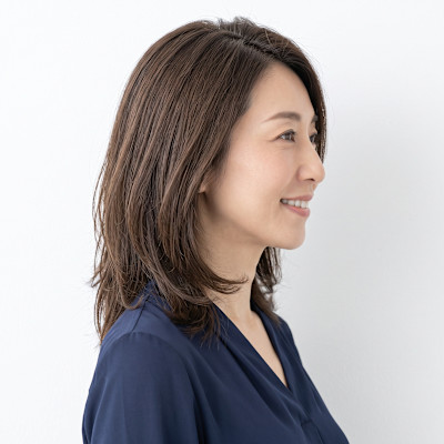【40代】小顔ひし形シルエットの大人くびれミディ/白髪対策