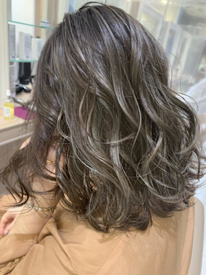 大人のグレージュ