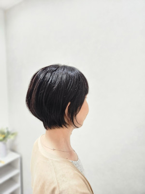 丸みとツヤで女性らしく♪大人ショートボブ