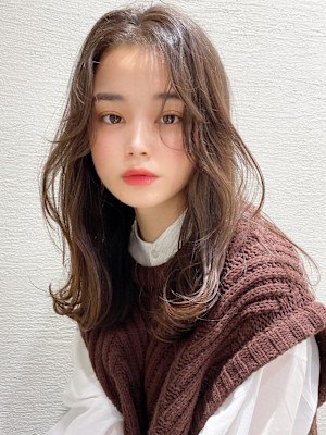 レイヤーパーマで動きと抜け感をプラス