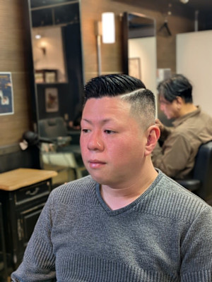 サイドパートローフェードミドルフェード無造作ヘアナードヘアツ