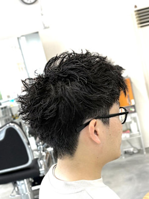 短髪×ピンパーマ