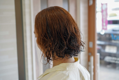 【50・60代：大人の抜け感】無造作ニュアンスウェーブボブ 