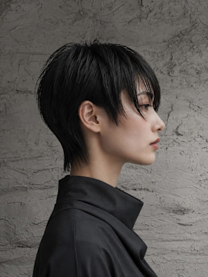 船橋・吉kici｜黒髪のシャープなショートウルフ