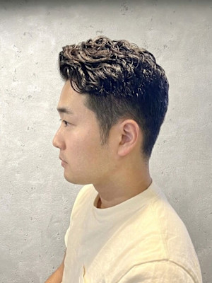 ウェーブスタイル　フェードパーマメンズ大人