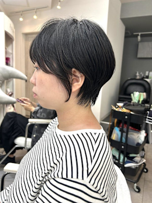 スッキリめのマッシュで大人可愛く！