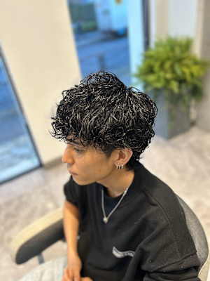 波巻きパーマ黒髪メンズ