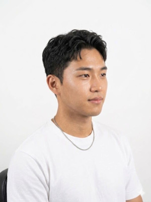 刈り上げセンターパートサイドパートローフェード無造作ヘア