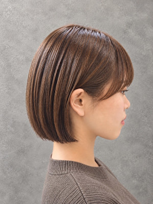 大人上品な横顔美人ショートボブ