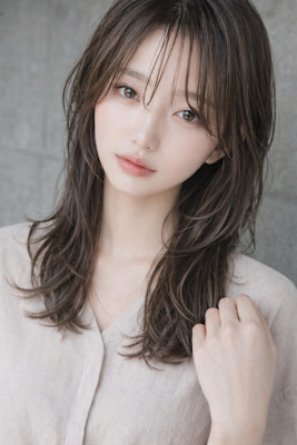 秋の抜け感グレージュ大人ナチュラルハッシュカット30代40代