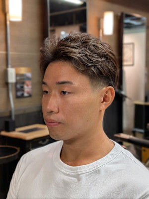 ツーブロックショートカルマヘアスリックバックジェットフェード