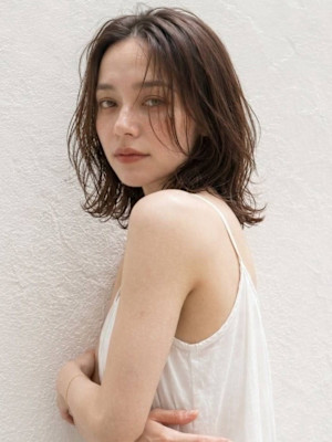 ベージュカラー 顔周りカット 20代 レイヤー 髪質改善