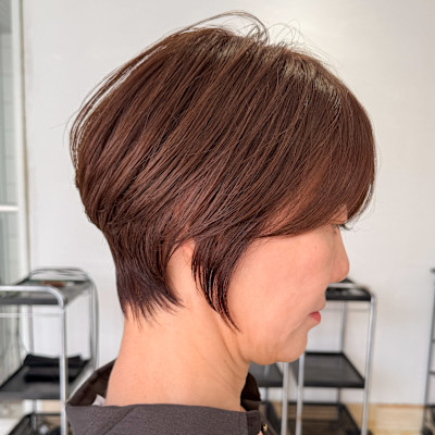 丸みショートボブ×艶ブラウン