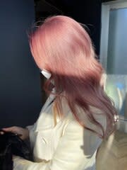 ピンクベージュ
