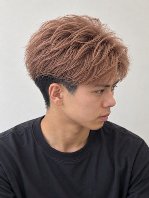 アップバング×ピンクベージュカラー