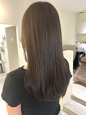 オリーブベージュ ストレートヘア ロング 髪質改善 ツヤ髪