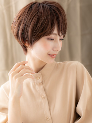 ミルクベージュ小顔丸み抜け感ナチュラルショート30代40代