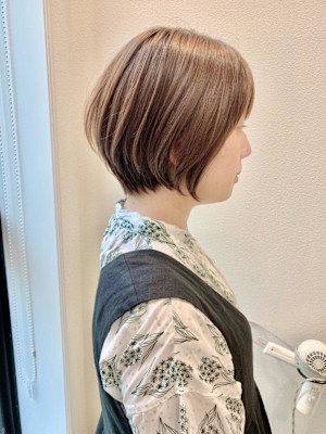 大人可愛い40代50代60代くびれショートボブ白髪ぼかし大鷲