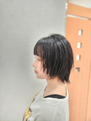 顔まわりレイヤーで小顔見え♪大人ショートウルフ
