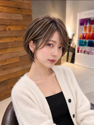 白髪染めを使わない白髪染めぼかしハイライトショート