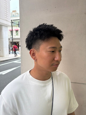 洗練された大人の黒髪バーバースタイル