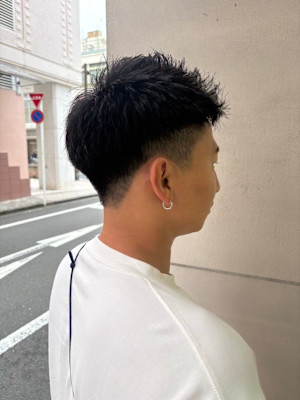 洗練された大人の黒髪バーバースタイル