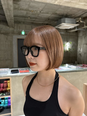 オレンジベージュ×丸みショートボブ