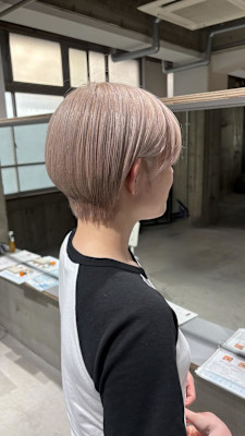 ペールベージュ×ハンサムショート