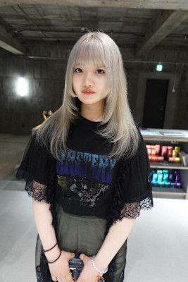 ホワイトシルバー×姫カットロング