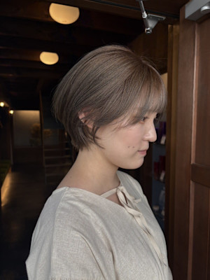 アッシュベージュ×大人ハンサムショート