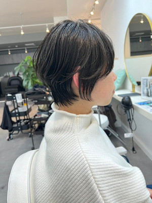 軽さのあるショートボブで大人可愛く！元重