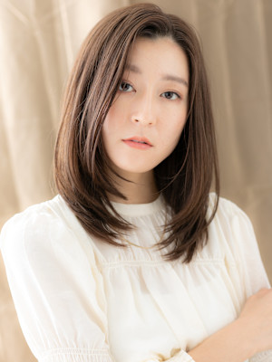 大人美人ハッシュカットかきあげミディアムレイヤー30代40代