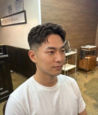 ツーブロックショートカルマヘアスリックバックジェットフェード